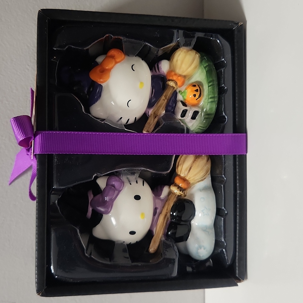 New Blue Sky Sanrio Hello Kitty Halloween Witch Ceramic Salt & Pepper Shaker Set